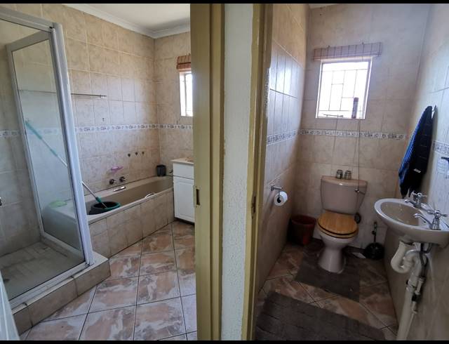 1 BEDROOM SIMPLEX FOR SALE IN VAN DYK PARK